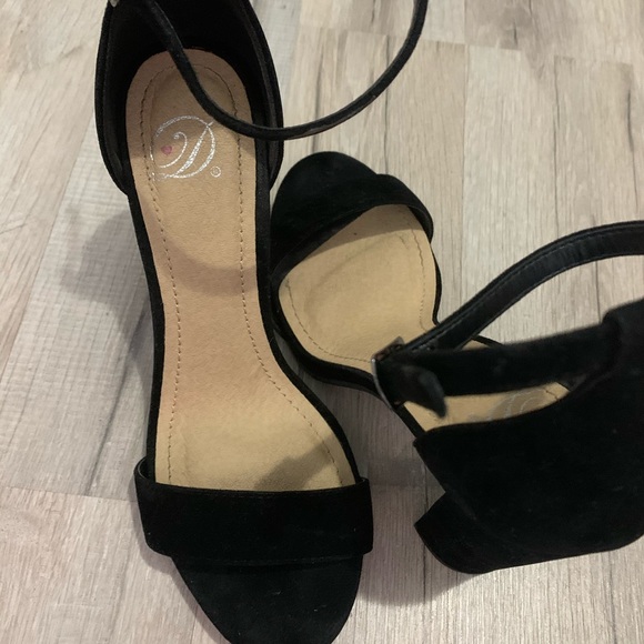 Black suede heels - Picture 3 of 5